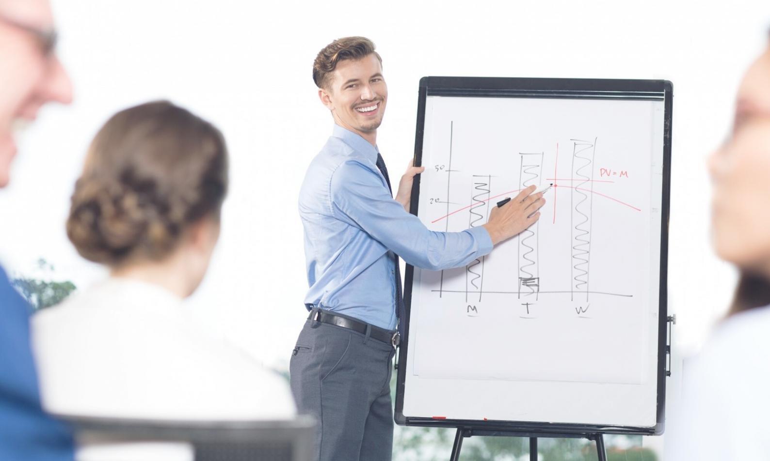 Professionelles Coaching-Gespräch in modernem Büro